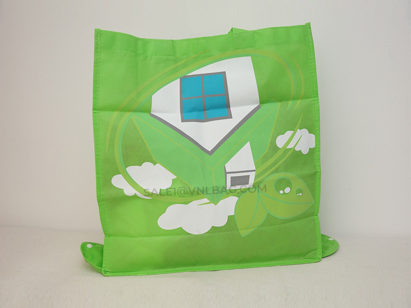 Non wovne lamianted foldable bag 3
